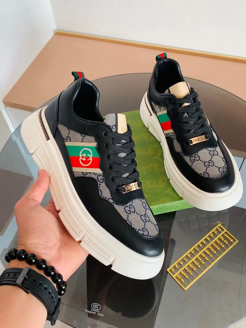 Factory price 400. The new GUCCI (Gucci) is launched at the same time, new men's shoes, 😘fabrics are selected imported cowhide, lining: sheepskin lining. 👍🏿 High-end ☄️ air-cushion molded anti-slip rubber outsole, exquisite lines, simple and elegant, comfortable and high-end for leisure travel. Code number: 38 to 44 (45 can be customized and cannot be returned or exchanged)